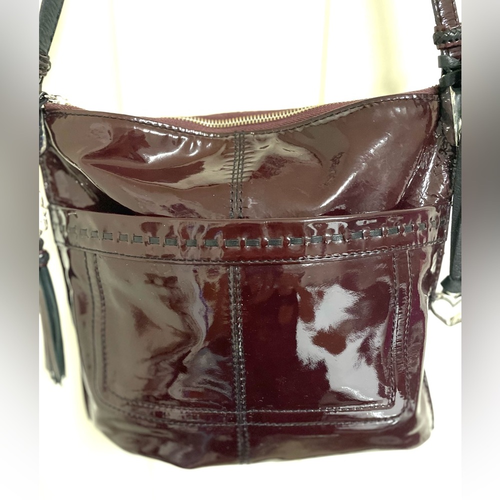 BRIGHTON RAE BURGUNDY PATENT LEATHER SHOULDER BAG